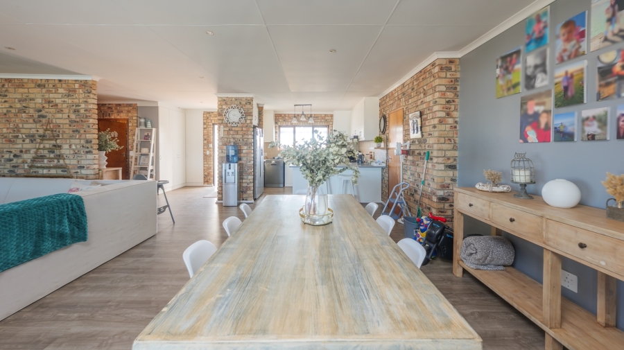To Let 4 Bedroom Property for Rent in Oceanview Heights Western Cape